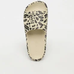 Adilette Lumia