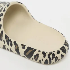Adilette Lumia