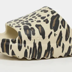 Adilette Lumia