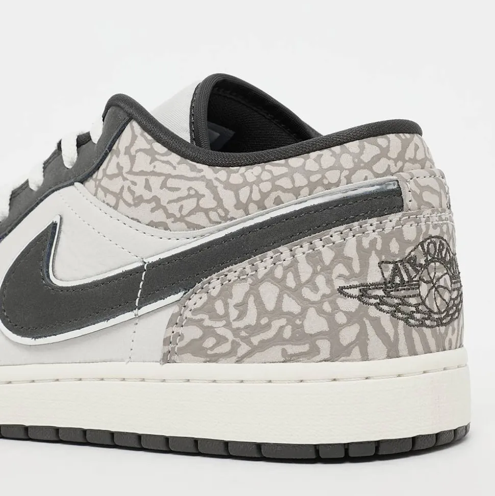 Air Jordan 1 Low SE V2