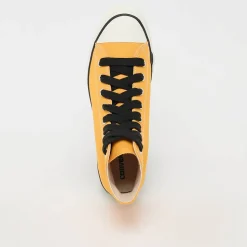 Chuck Taylor Throwback