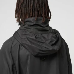 Zip Off Sleeve Wind Jacket